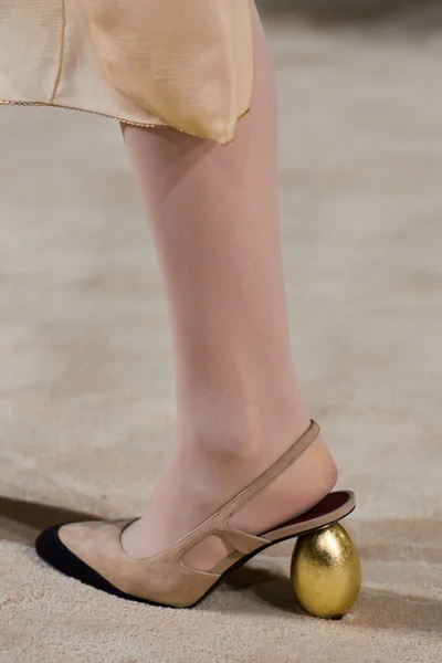Look 18